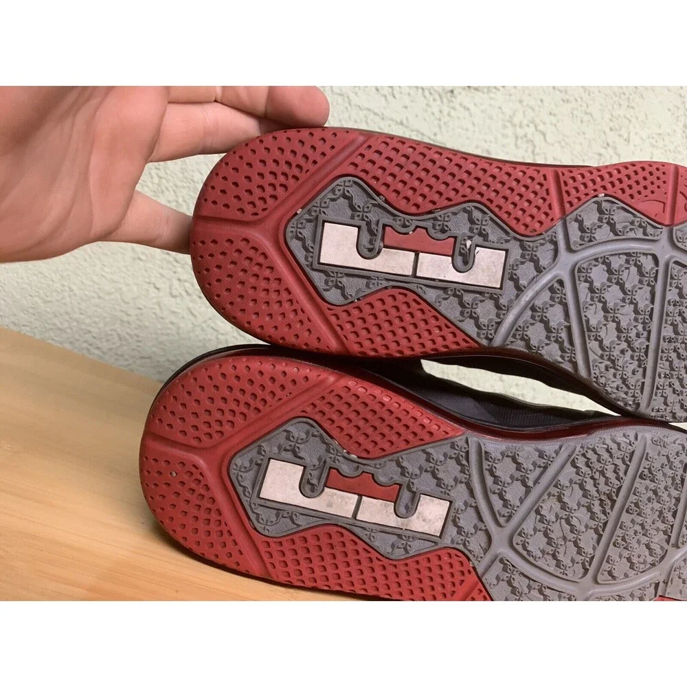 Nike LeBron Low Bred Size 12 Black Red‎ White 510811-003 2019